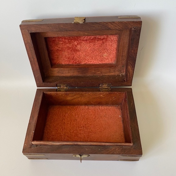 Vintage Jewelry Box Wooden with Elephant Inlay Brass Decor and 3D Florals - Picture 10 of 10